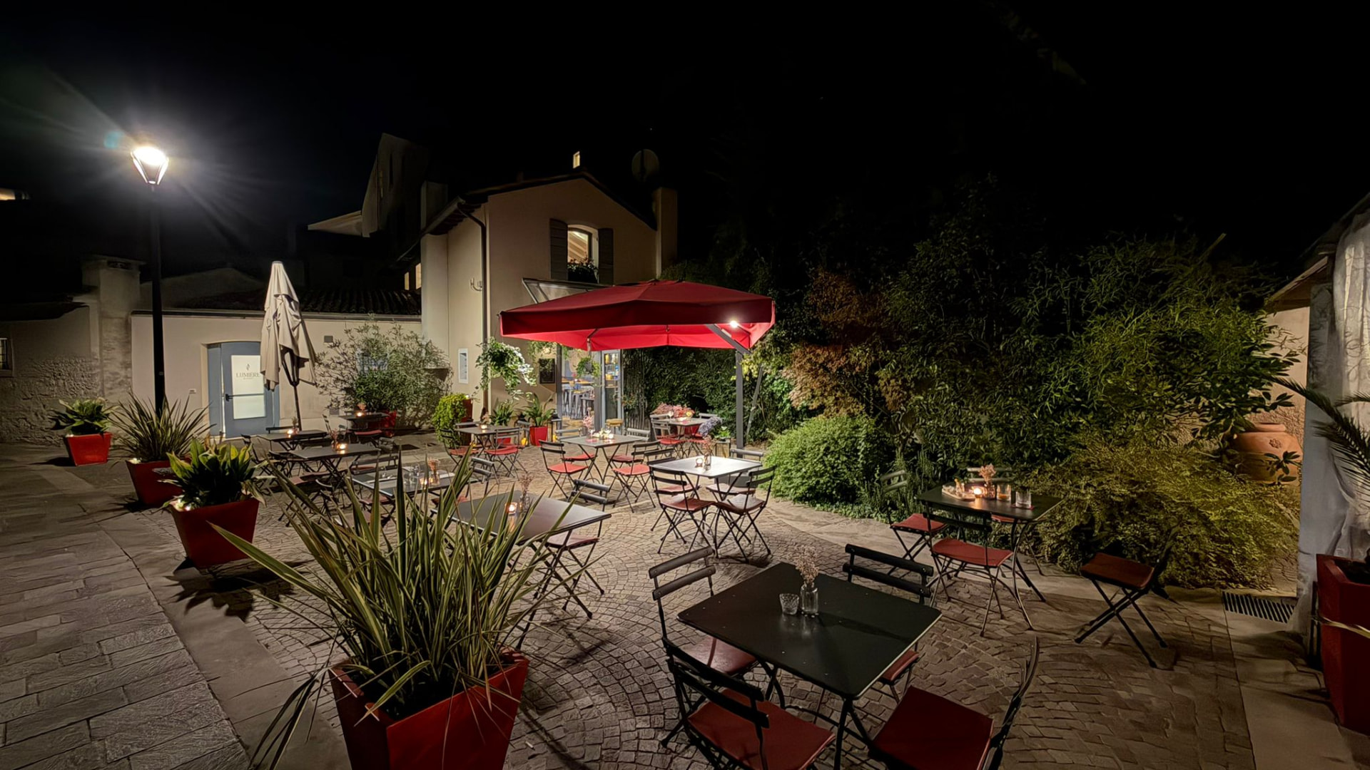 Lumière Bistrot - esterno serale in centro a Conegliano